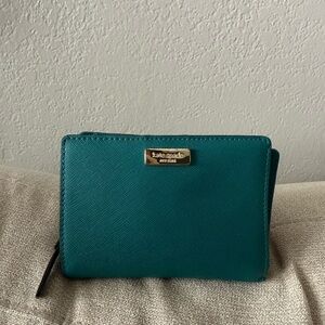 Kate Spade Green compact Wallet w zipper coin slots